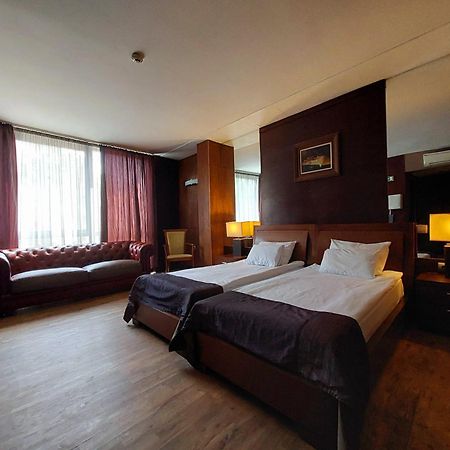 Hotel City Pleven Exteriör bild